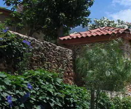 Ocakkoey Village מלון